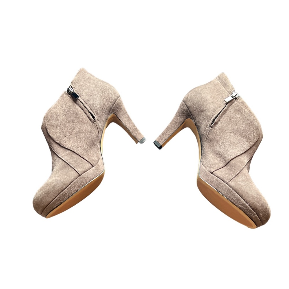 Clarks Women’s‎ Suede Heeled Booties Taupe Boots Size 10M